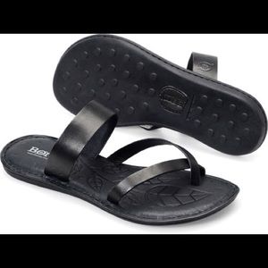 Born Enders Women’s Strappy Black Sandal Size 9